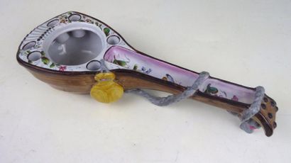SAINT CLEMENT : Mandoline en faïence polychrome....