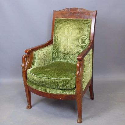 BERGERE en acajou et placage d'acajou, les...