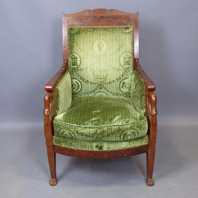 BERGERE en acajou et placage d'acajou, les...