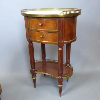 PAIRE DE TABLES CHIFFONIERES tambour en acajou...
