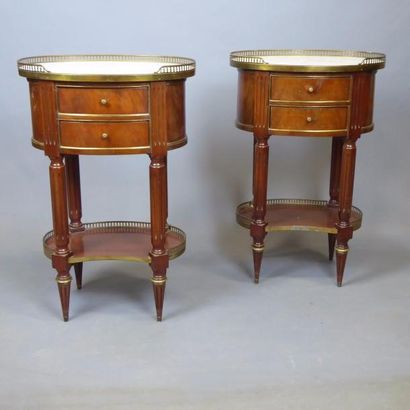 PAIRE DE TABLES CHIFFONIERES tambour en acajou...