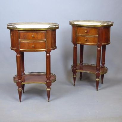 PAIRE DE TABLES CHIFFONIERES tambour en acajou...
