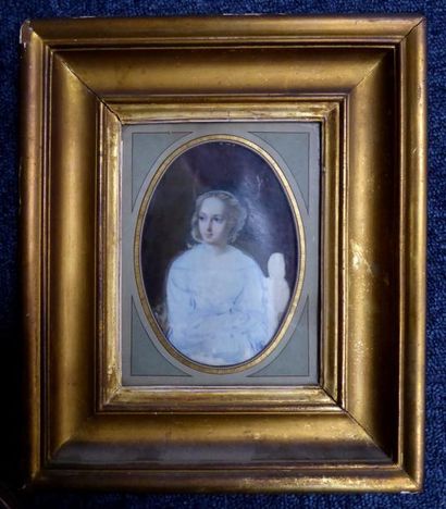 MINIATURE ovale représentant une femme en...