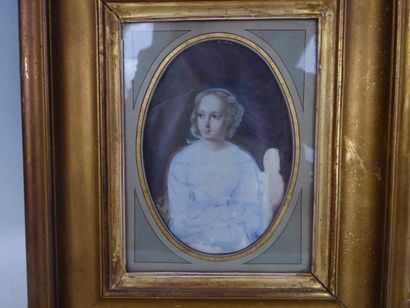 MINIATURE ovale représentant une femme en...