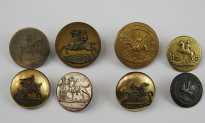 LOT de 8 boutons, cavaliers, dont un 