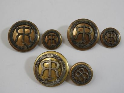 OoOoOo. Trois paires de boutons (2 modèles)....