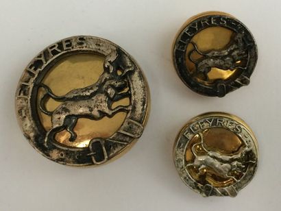 Oo o. Paire de boutons et un bouton. Equipage...