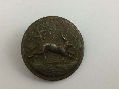 O. Un bouton. Monsieur J. Bacque. 1884-1...
