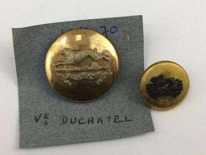 Oo. Paire de boutons. Vicomte du Chatel....