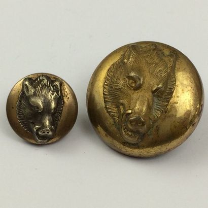 Oo. Paire de boutons. Duc de Maillé. 186...