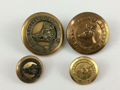 Oo Oo. Deux paires de boutons (2 modèles)....