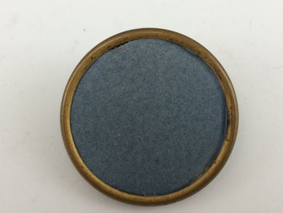 O. Un bouton. Vicomte de Sainte Therese....