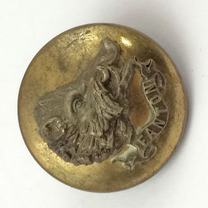 O. Un bouton. Fanton. Equipage de Lanoue....