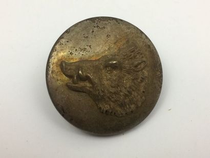 O. Un bouton. Comte du Bouchage. 1900-1911....