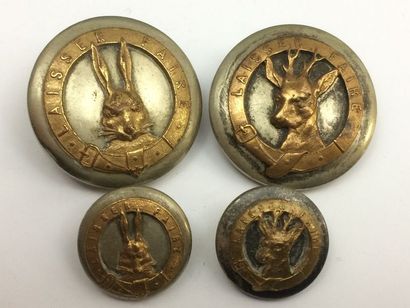Oo Oo. Deux paires de boutons, 2 modèles....