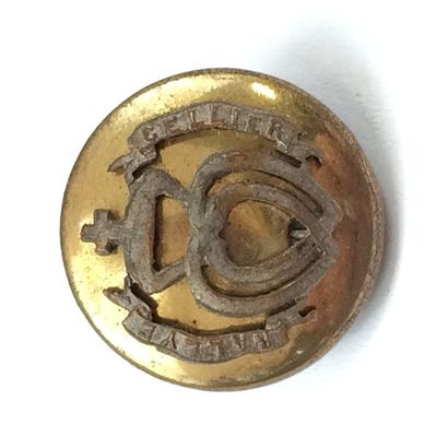 o. Un bouton. Rallye Cellier. Comte de Saint...