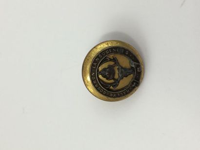 o. Un bouton (retirage). Baron de Bazaire....