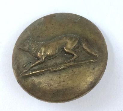O. Un bouton. Monsieur de la Cour. 1876-...