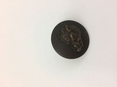 O. Un bouton. M. Morin Dufournier. 1889-...