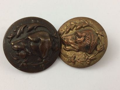 O O. Deux boutons. Comte de Poutier. 186...