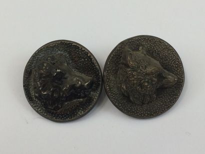 O O. Deux boutons (retirage), 2 modèles....