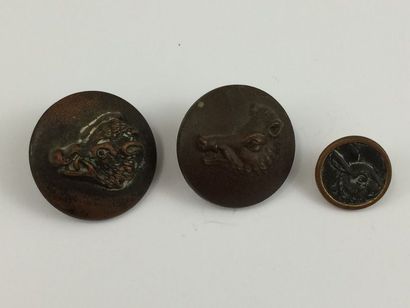 O O o. Trois boutons, 3 modèles. Monsieur...