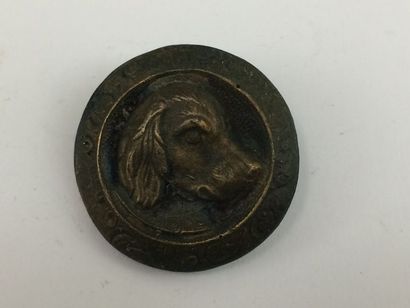 O. Un bouton (retirage). Monsieur Brière...