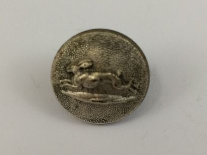 o. Un bouton. Equipage Frachon