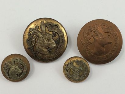 Oo Oo. Deux paires de boutons, 2 modèles....