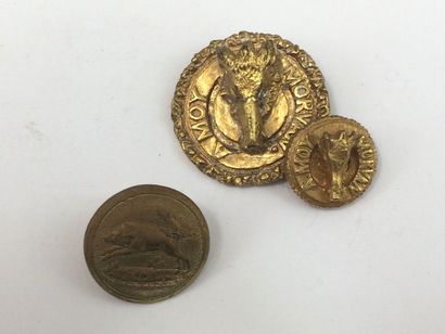 Oo O. Paire de boutons et un bouton (un bouton...