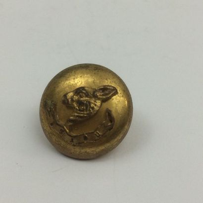 o. Un bouton. M. de Coulonge. 1856-1902