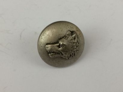o. Un bouton. O de la Bouillerie. 1955