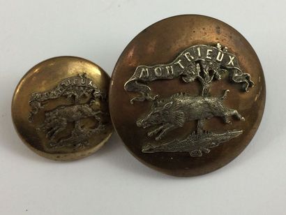 Oo. Paire de boutons, 2ème modèle. Montrieux....