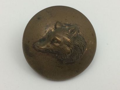 O. Un bouton. Rallye La Luère. Monsieur Gonnet....