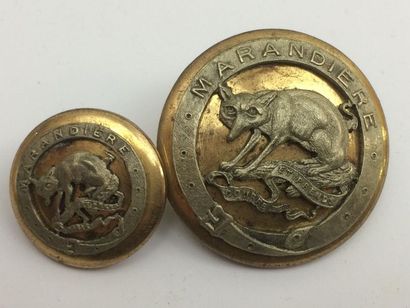 Oo. Paire de boutons. La Marandière. Melle...