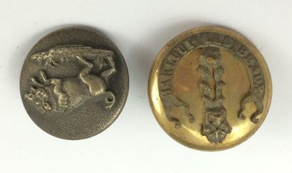 O O. Deux boutons, 2 modèles. Baron Seillières....