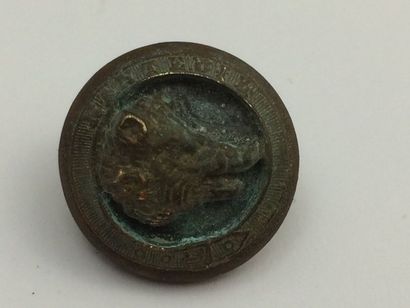 o. Un bouton (retirage). Nanteuil. Monsieur...