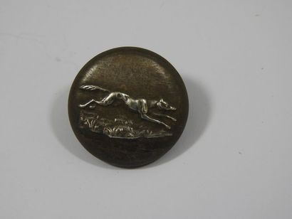 O. Un bouton Vicomte du Challaut. 1835-1...