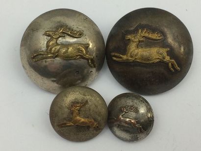 Oo Oo. Deux paires de boutons, 2 modèles....