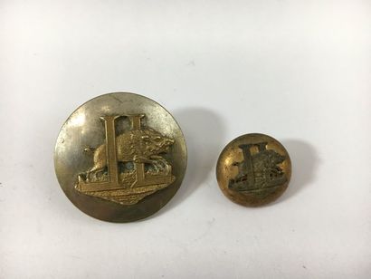 Oo. Paire de boutons. V. Laveissière. 18...
