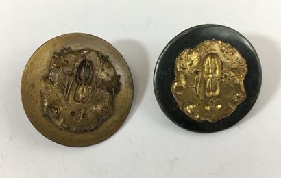O O. Deux boutons. Vicomte de Boynes. 1851-1880....