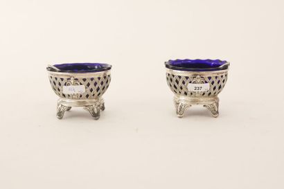Paire de salières ovales à motifs de vannerie,...