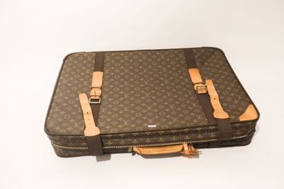 Louis VUITTON - Paris
Valise en toile enduite...
