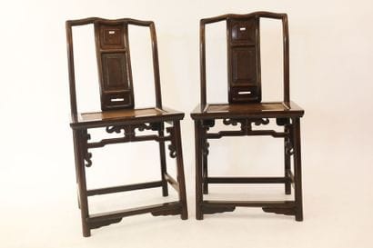 CHINE
Paire de chaises, début XXe, bois mouluré...