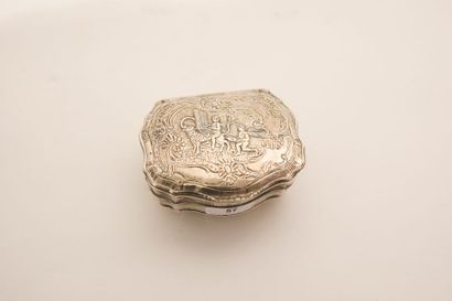 France
Tabatière chantournée d'époque Louis...