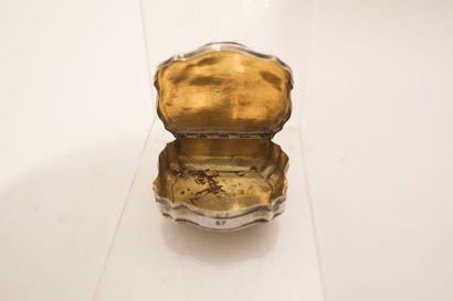 France
Tabatière chantournée d'époque Louis...