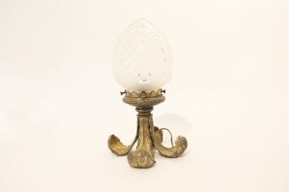 Suspension à feuilles d'acanthe, circa 1900,...