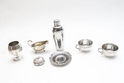 Lot d'argenterie, six pièces (paire de tasses...