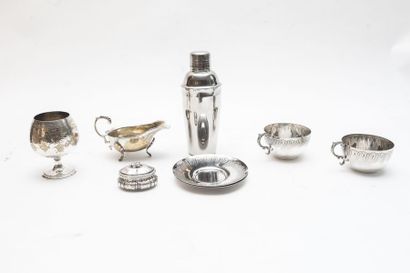 Lot d'argenterie, six pièces (paire de tasses...
