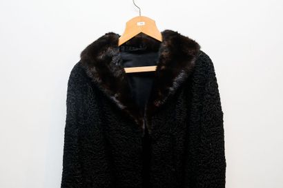 Manteau en astrakan, griffé [Fourrures du...